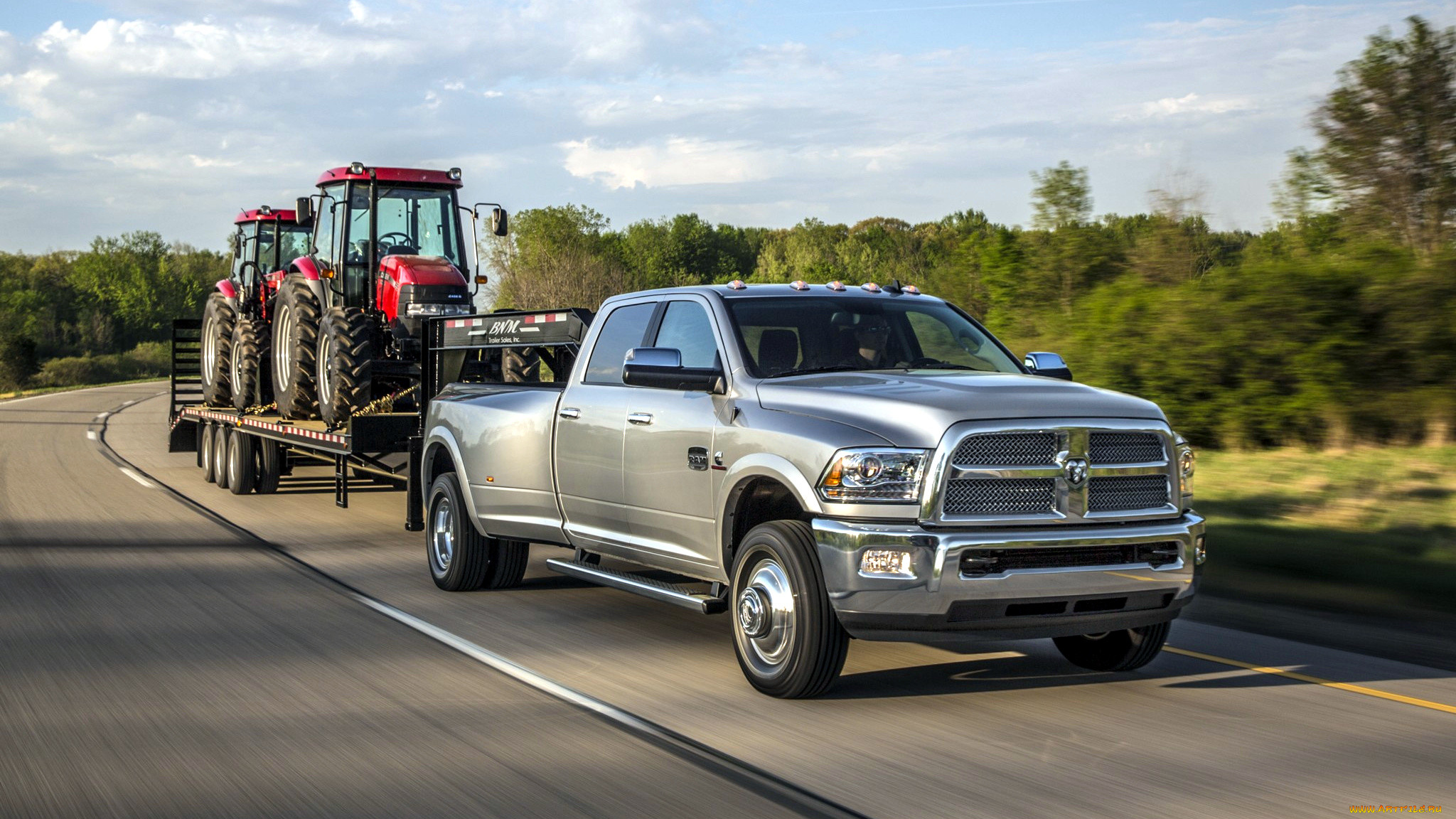 Dodge Ram 3500 рядом с